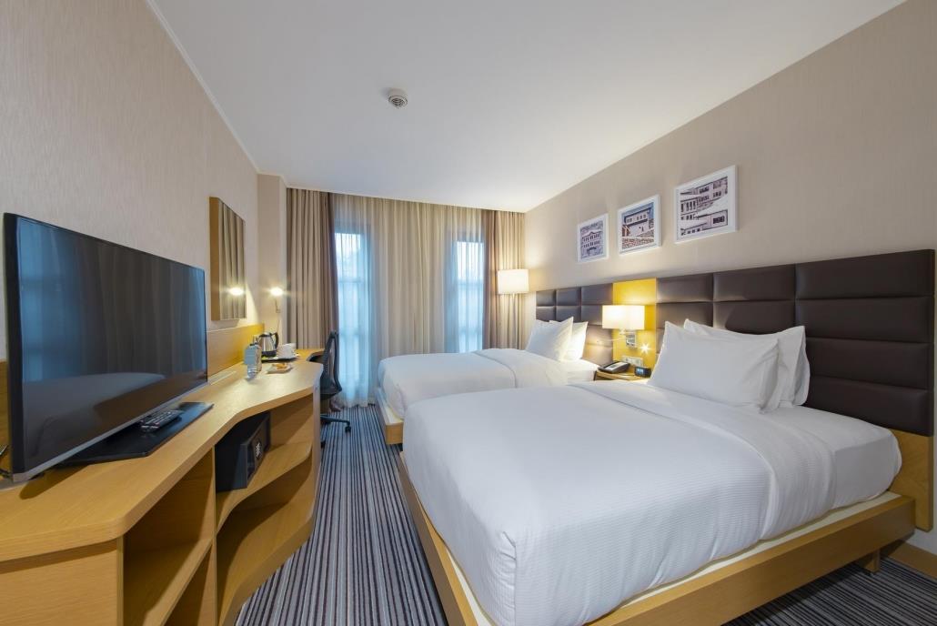 hilton-003