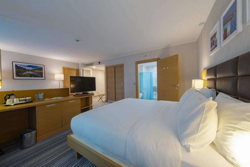 hilton-030