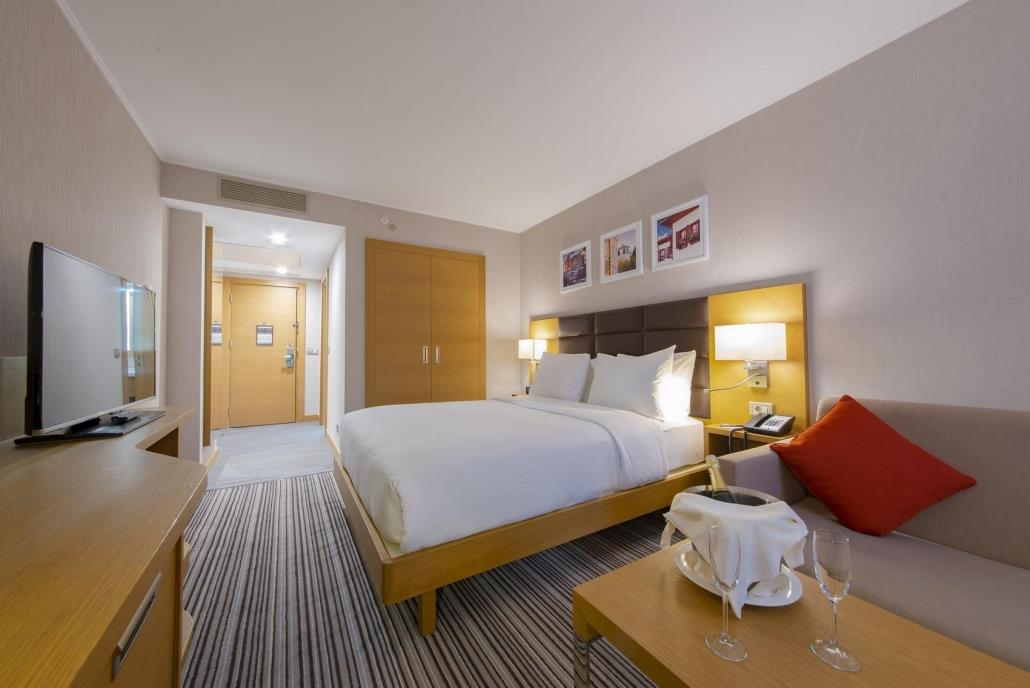 hilton-049