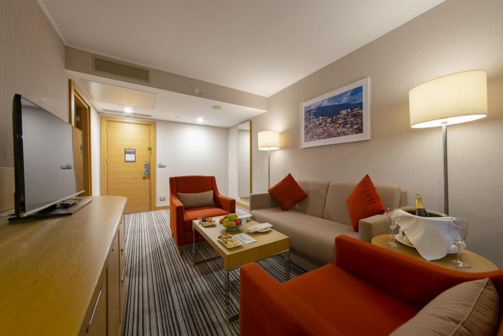 hilton-051