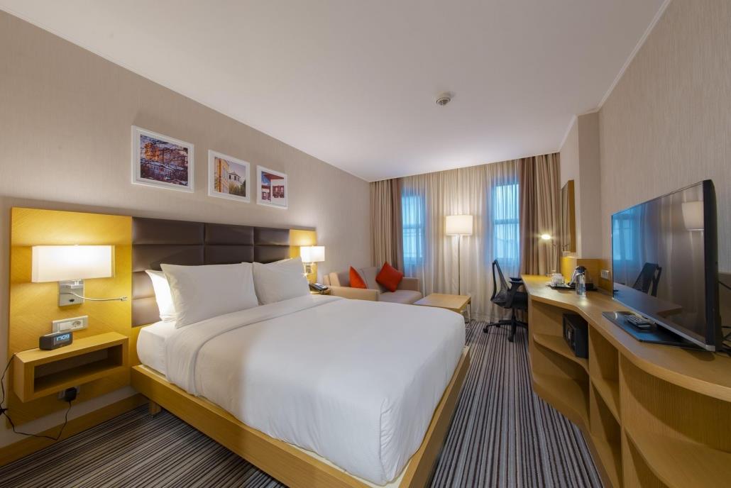 hilton-052