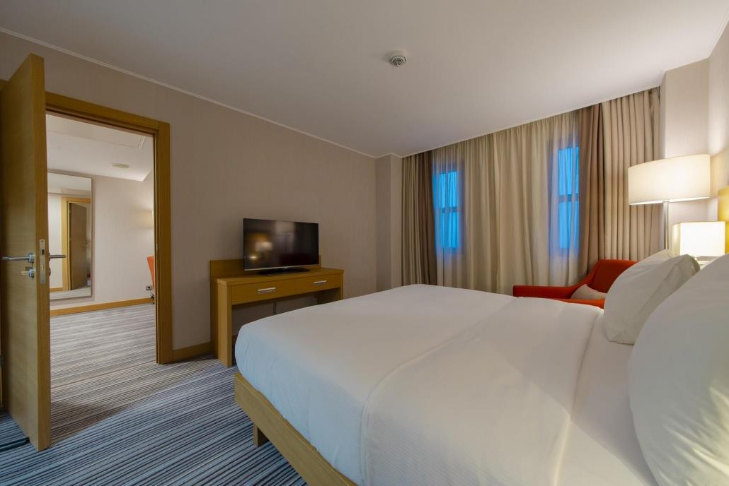 hilton-060